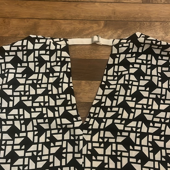 Beautiful Zara black & cream geometric top - Picture 3 of 4